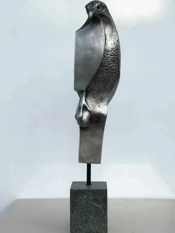 SERKAN SUPHİ ERTUĞRUL — “Atmaca”, 2018 "Atmaca" eseri SERKAN SUPHİ ERTUĞRUL tarafından 2018 yılında 55x15x10 cm ölçülerinde 1/1 Alüminyum Döküm tekniği ile yapılmıştır.