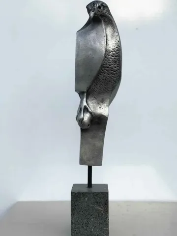 SERKAN SUPHİ ERTUĞRUL — “Atmaca”, 2018 "Atmaca" eseri SERKAN SUPHİ ERTUĞRUL tarafından 2018 yılında 55x15x10 cm ölçülerinde 1/1 Alüminyum Döküm tekniği ile yapılmıştır.
