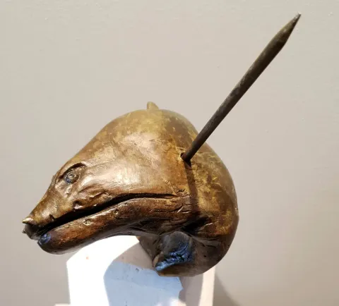 "Müren" eseri SERKAN SUPHİ ERTUĞRUL tarafından 2019 yılında 36x30x18 cm ölçülerinde Bronz tekniği ile yapılmıştır.