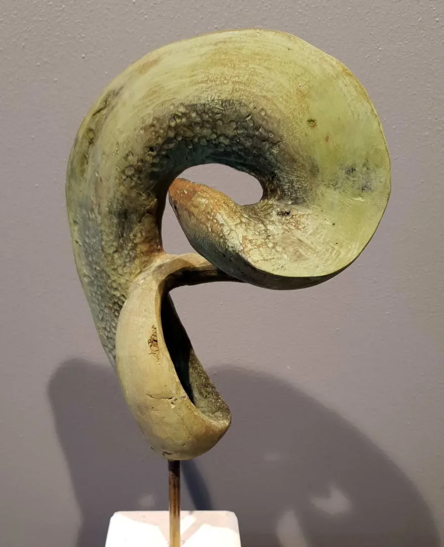yakınlaştır "Müren" eseri SERKAN SUPHİ ERTUĞRUL tarafından 2019 yılında 46x21x10 cm ölçülerinde Bronz tekniği ile yapılmıştır.