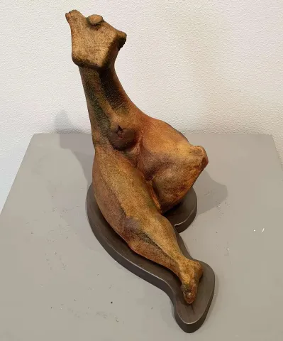 AZİMET KARAMAN — 2019 Bu eser AZİMET KARAMAN tarafından 2019 yılında 27x30x16 cm ölçülerinde Pişmiş Toprak tekniği ile yapılmıştır.