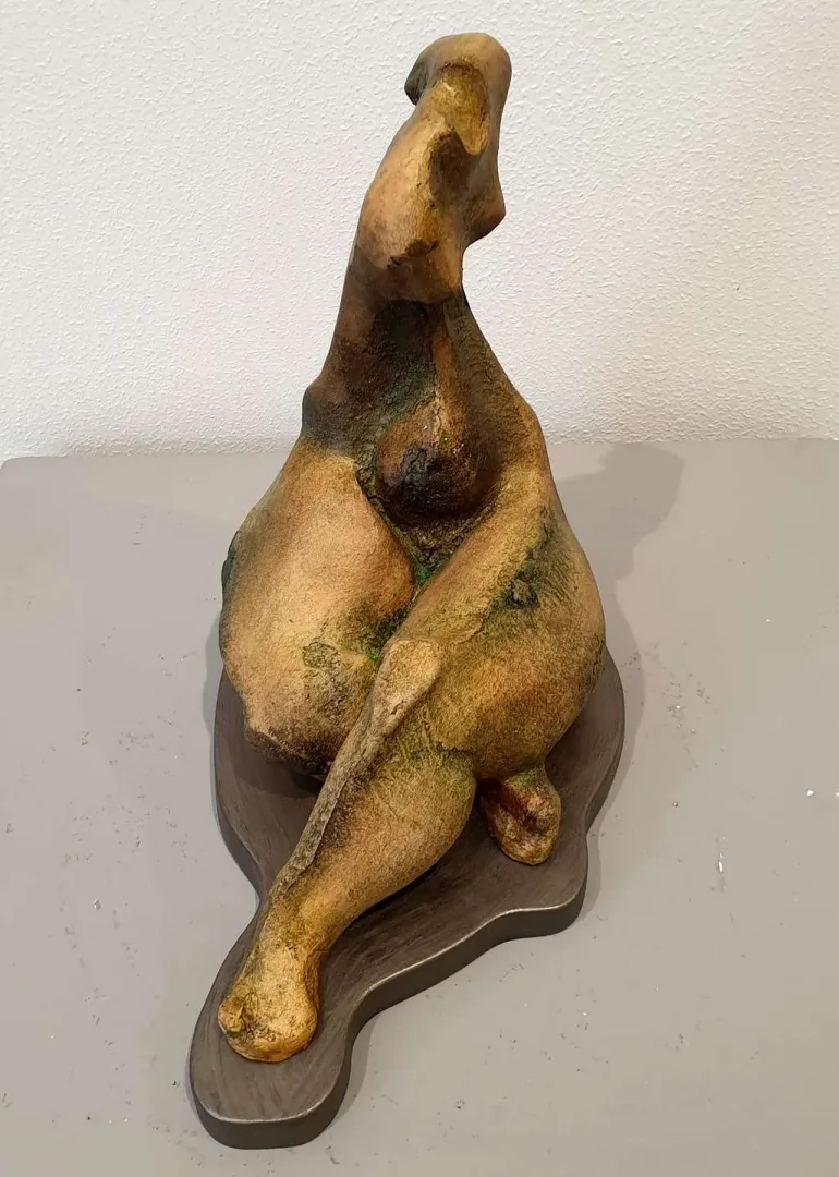 AZİMET KARAMAN — 2019 Bu eser AZİMET KARAMAN tarafından 2019 yılında 27x26x16 cm ölçülerinde Pişmiş Toprak tekniği ile yapılmıştır.