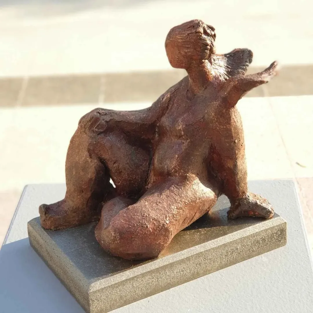 AZİMET KARAMAN — “İsimsiz”, 2019 "İsimsiz" eseri AZİMET KARAMAN tarafından 2019 yılında Pişmiş Toprak tekniği ile yapılmıştır.