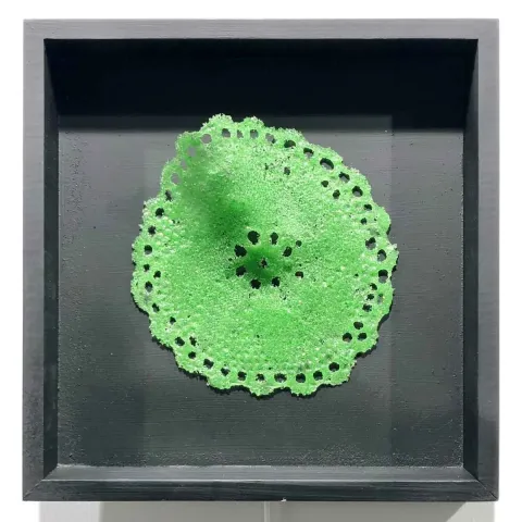 SERAP BEDEL — “Ezo Gelinin Çeyizi” "Ezo Gelinin Çeyizi" eseri SERAP BEDEL tarafından 25x25 cm ölçülerinde Kalıpta Şekillendirme tekniği ile yapılmıştır.