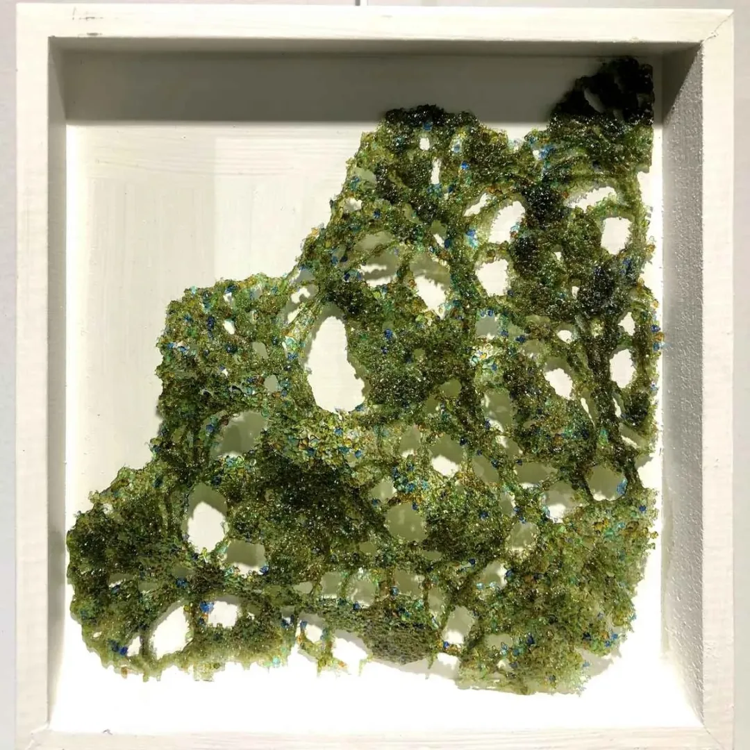 yakınlaştır "Ezo Gelinin Çeyizi" eseri SERAP BEDEL tarafından 25x25 cm ölçülerinde Kalıpta Şekillendirme tekniği ile yapılmıştır.