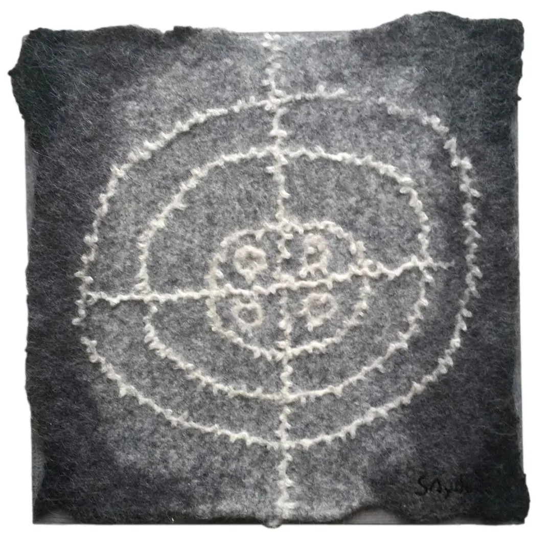 yakınlaştır "Yörük" eseri STEFANİE AYDIN tarafından 2019 yılında 25x25 cm ölçülerinde Yün-Keçe tekniği ile yapılmıştır.