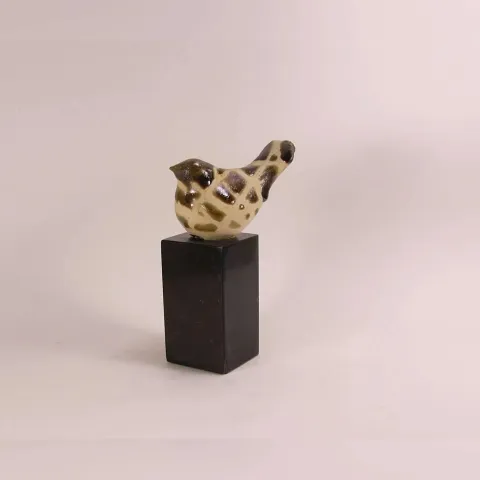 MİNE POYRAZ — “Untitled”, 2019 "İsimsiz" eseri MİNE POYRAZ tarafından 2019 yılında Seramik tekniği ile yapılmıştır.