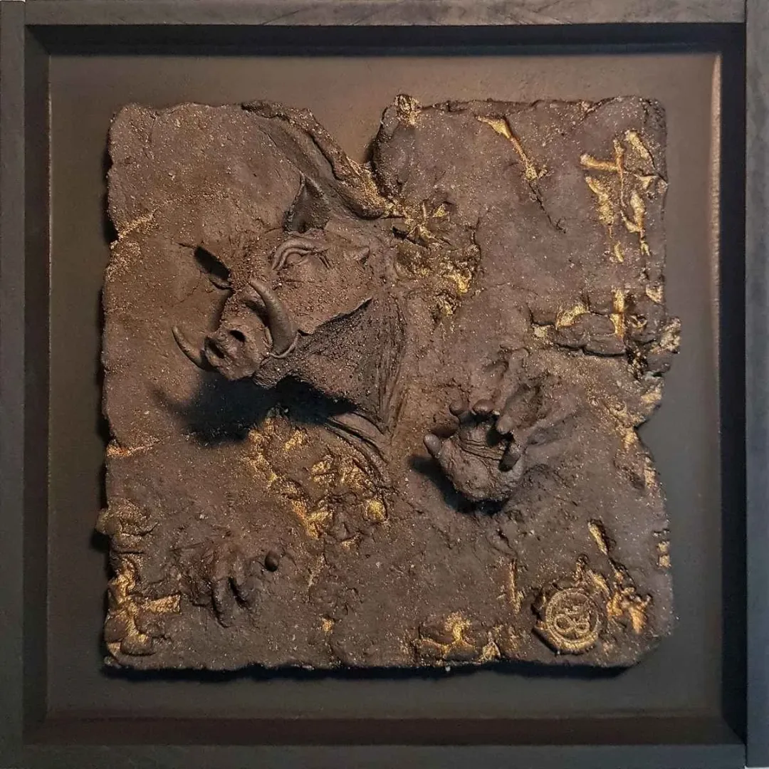 yakınlaştır "Muhafızlar" eseri BUĞRA ÖZER tarafından 2019 yılında 25x25 cm ölçülerinde Seramik tekniği ile yapılmıştır.