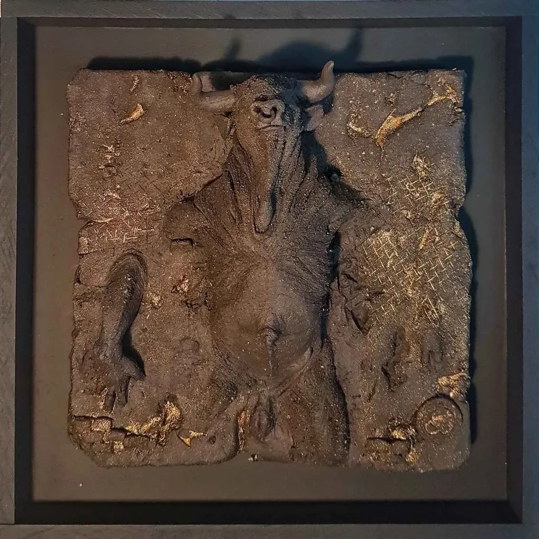 yakınlaştır "Muhafızlar" eseri BUĞRA ÖZER tarafından 2019 yılında 25x25 cm ölçülerinde Seramik tekniği ile yapılmıştır.