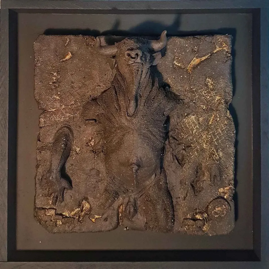 yakınlaştır "Muhafızlar" eseri BUĞRA ÖZER tarafından 2019 yılında 25x25 cm ölçülerinde Seramik tekniği ile yapılmıştır.
