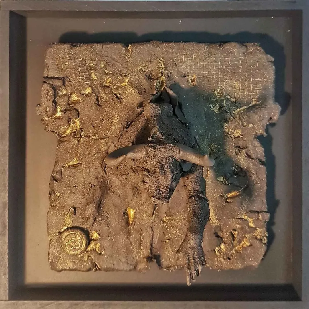 yakınlaştır "Muhafızlar" eseri BUĞRA ÖZER tarafından 2019 yılında 25x25 cm ölçülerinde Seramik tekniği ile yapılmıştır.