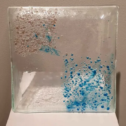 "İsimsiz" eseri DENİZ KÜÇÜKBALLILAR tarafından 2019 yılında 25x25 cm ölçülerinde Cam tekniği ile yapılmıştır.