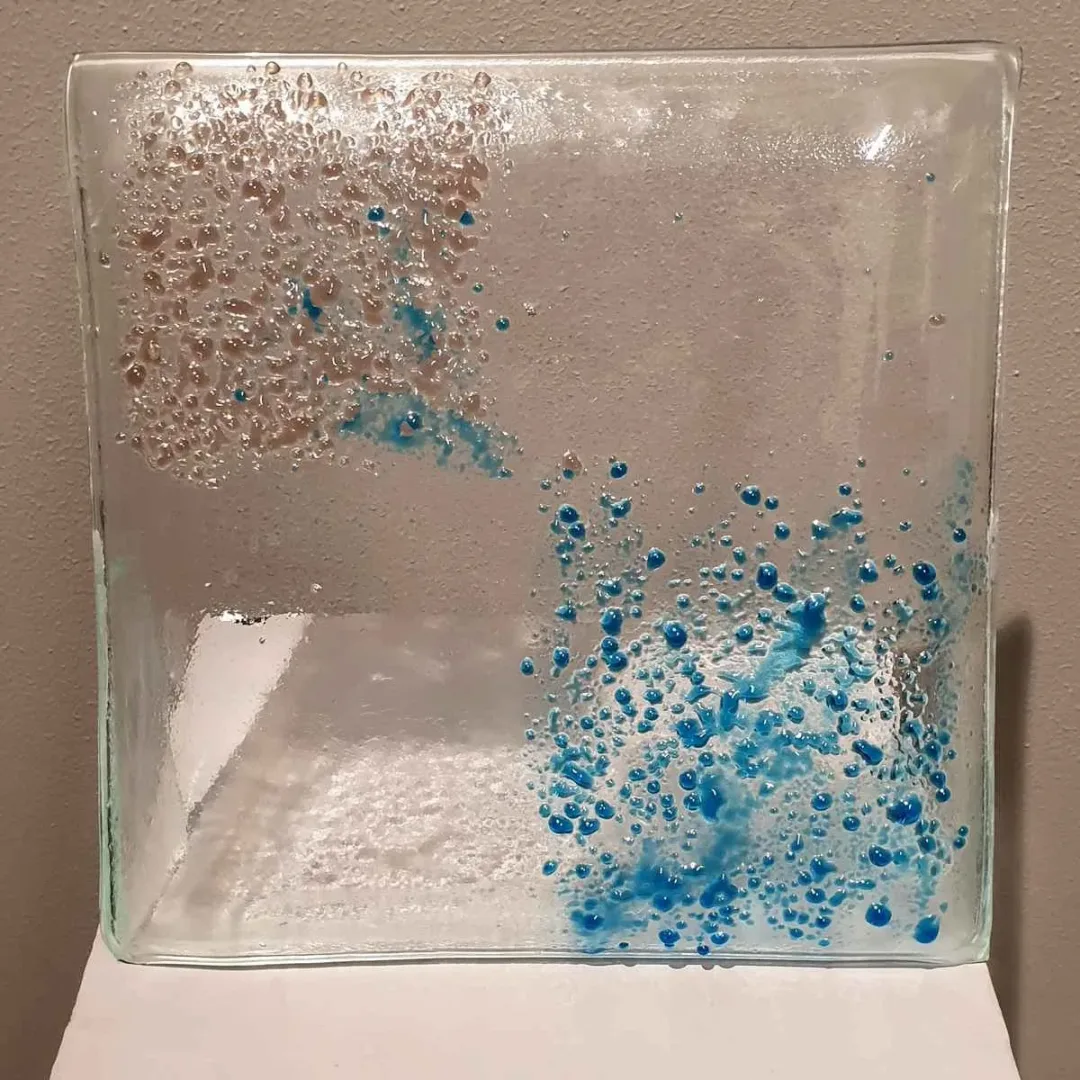 DENİZ KÜÇÜKBALLILAR — “İsimsiz”, 2019 "İsimsiz" eseri DENİZ KÜÇÜKBALLILAR tarafından 2019 yılında 25x25 cm ölçülerinde Cam tekniği ile yapılmıştır.