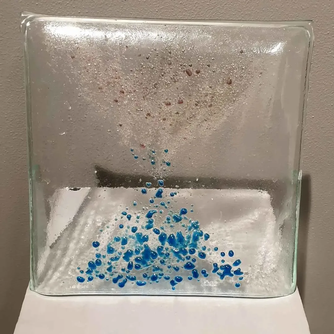 yakınlaştır "İsimsiz" eseri DENİZ KÜÇÜKBALLILAR tarafından 2019 yılında 25x25 cm ölçülerinde Cam tekniği ile yapılmıştır.