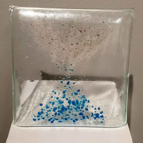 "İsimsiz" eseri DENİZ KÜÇÜKBALLILAR tarafından 2019 yılında 25x25 cm ölçülerinde Cam tekniği ile yapılmıştır.