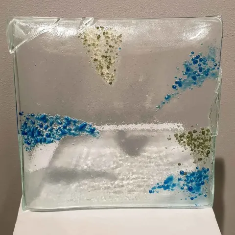 "İsimsiz" eseri DENİZ KÜÇÜKBALLILAR tarafından 2019 yılında 25x25 cm ölçülerinde Cam tekniği ile yapılmıştır.