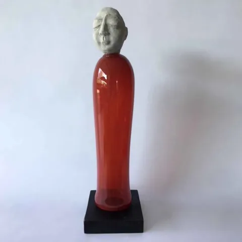 "İsimsiz" eseri HALE FERİHA HENDEKCİGİL tarafından 2019 yılında Cam tekniği ile yapılmıştır.