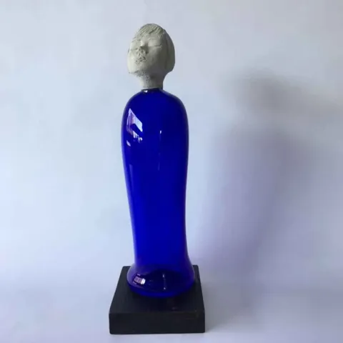 "İsimsiz" eseri HALE FERİHA HENDEKCİGİL tarafından 2019 yılında Cam tekniği ile yapılmıştır.