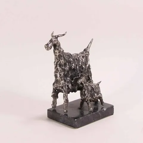 ÖZER AKTAŞ — “Untitled”, 2019 "İsimsiz" eseri ÖZER AKTAŞ tarafından 2019 yılında Demir yontu tekniği ile yapılmıştır.