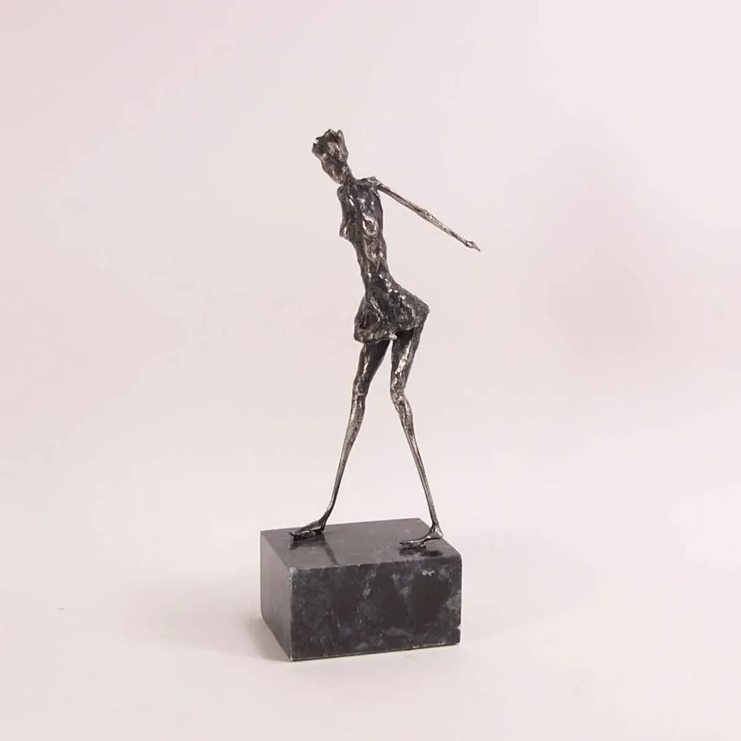ÖZER AKTAŞ — “İsimsiz”, 2019 "İsimsiz" eseri ÖZER AKTAŞ tarafından 2019 yılında Demir yontu tekniği ile yapılmıştır.