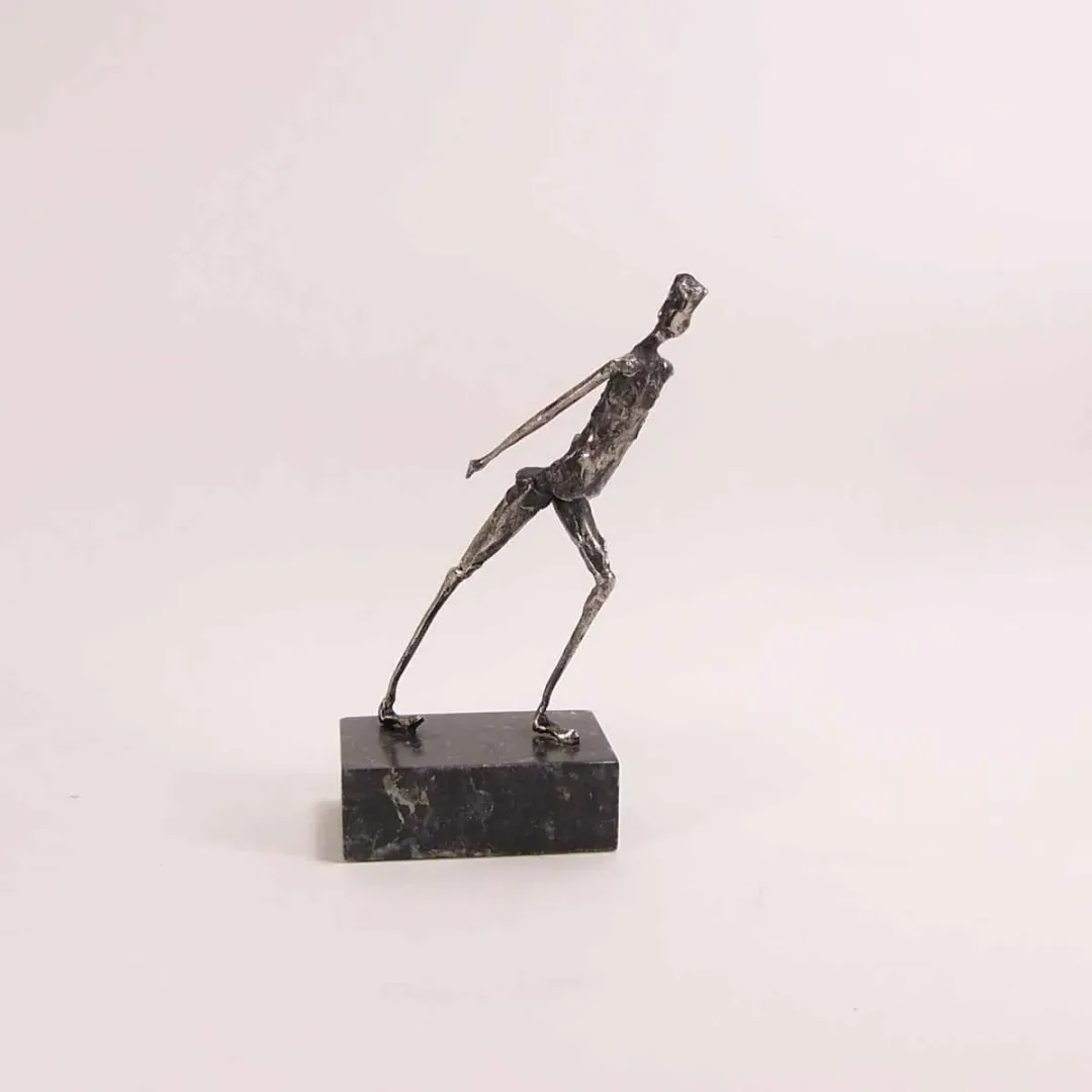 ÖZER AKTAŞ — “İsimsiz”, 2019 "İsimsiz" eseri ÖZER AKTAŞ tarafından 2019 yılında Demir yontu tekniği ile yapılmıştır.