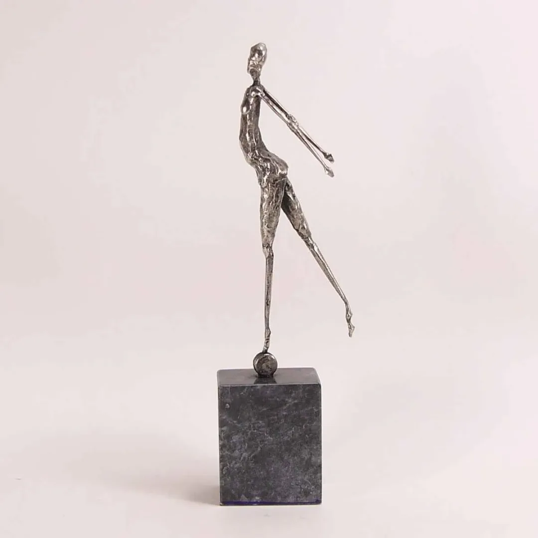ÖZER AKTAŞ — “İsimsiz”, 2019 "İsimsiz" eseri ÖZER AKTAŞ tarafından 2019 yılında Demir yontu tekniği ile yapılmıştır.