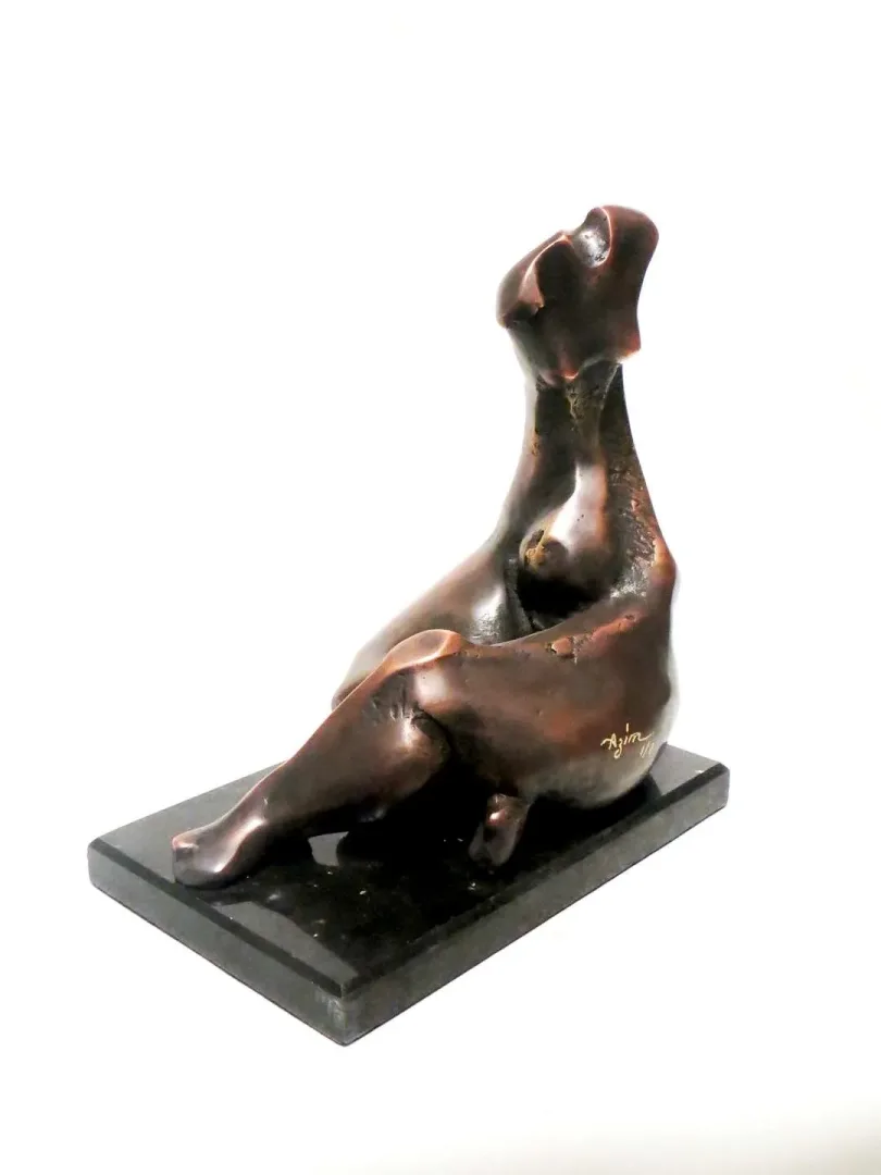 AZİMET KARAMAN — “isimsiz”, 2020 "isimsiz" eseri AZİMET KARAMAN tarafından 2020 yılında 25x14x23 cm ölçülerinde Bronz tekniği ile yapılmıştır.