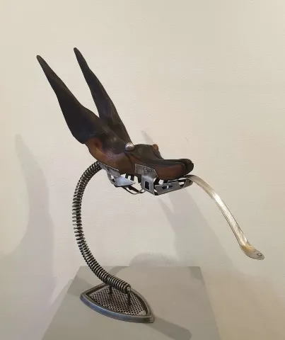 "Doberman" eseri SERKAN ERKOÇ tarafından 2020 yılında 60x49x13 cm ölçülerinde Ahşap, metal tekniği ile yapılmıştır.