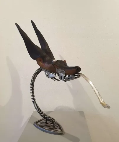 "Doberman" eseri SERKAN ERKOÇ tarafından 2020 yılında 60x49x13 cm ölçülerinde Ahşap, metal tekniği ile yapılmıştır.