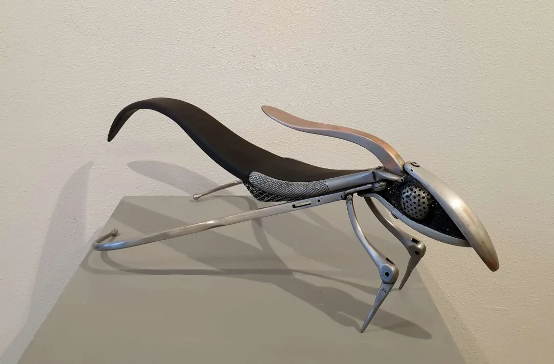 yakınlaştır "Böcek" eseri SERKAN ERKOÇ tarafından 2020 yılında 17x52x24 cm ölçülerinde Ahşap, metal tekniği ile yapılmıştır.