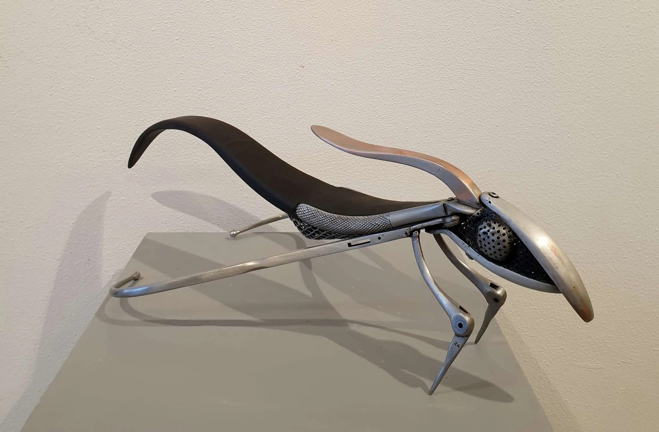 "Böcek" eseri SERKAN ERKOÇ tarafından 2020 yılında 17x52x24 cm ölçülerinde Ahşap, metal tekniği ile yapılmıştır.