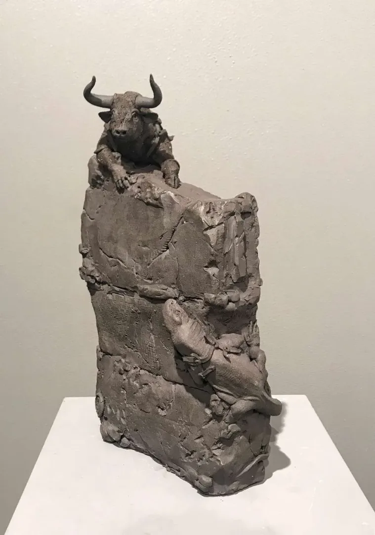 yakınlaştır "Karşılaşma - Confrontation." eseri BUĞRA ÖZER tarafından 34x23x12 cm ölçülerinde Stoneware Kil, Serbest Elle Şekillendirme, 1240°C tekniği ile yapılmıştır.