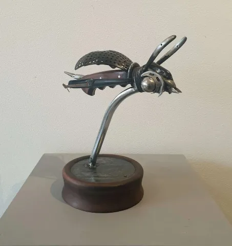 SERKAN ERKOÇ — “Böcek”, 2020 "Böcek" eseri SERKAN ERKOÇ tarafından 2020 yılında 27x26x14 cm ölçülerinde Ahşap, metal tekniği ile yapılmıştır.