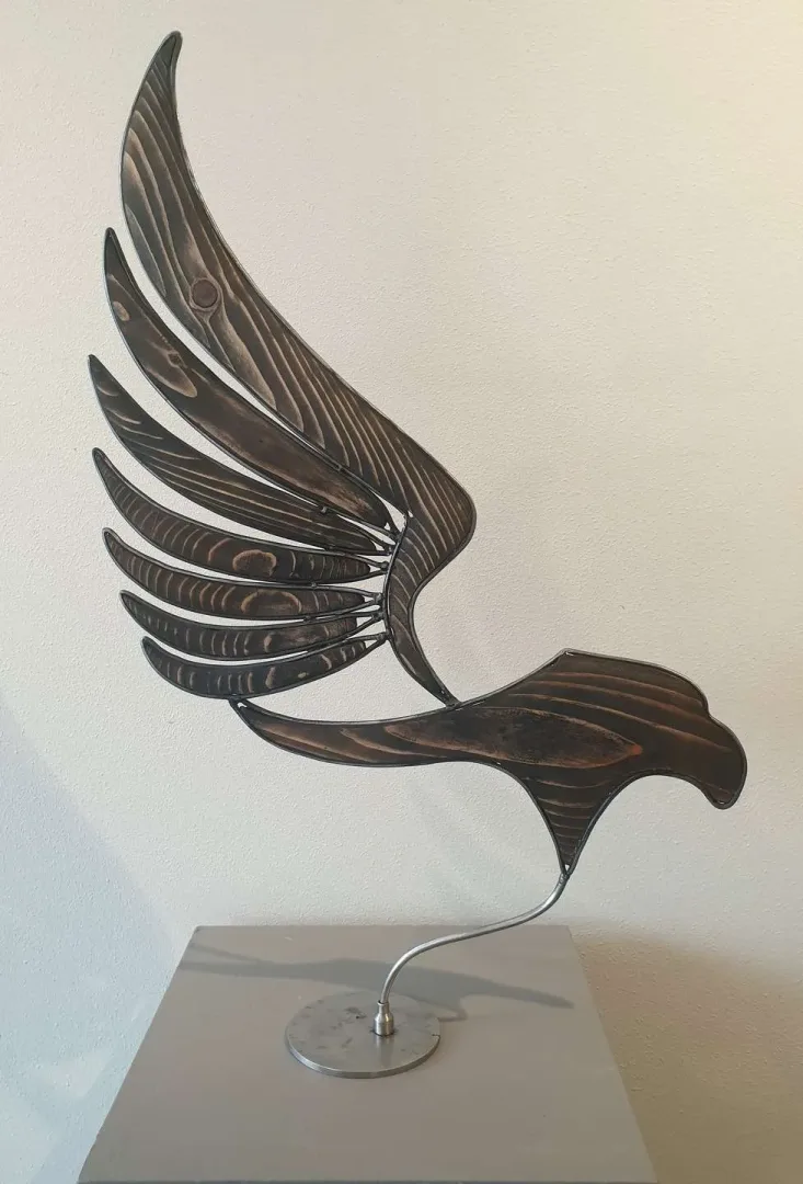 yakınlaştır "Kartal" eseri SERKAN ERKOÇ tarafından 2020 yılında 71x45x10 cm ölçülerinde Ahşap, metal tekniği ile yapılmıştır.