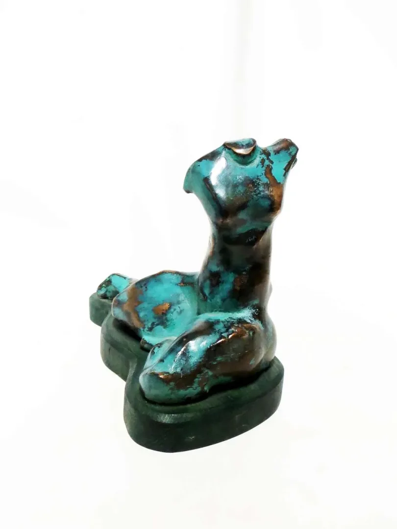 AZİMET KARAMAN — “isimsiz”, 2020 "isimsiz" eseri AZİMET KARAMAN tarafından 2020 yılında 15x10x19 cm ölçülerinde Bronz tekniği ile yapılmıştır.