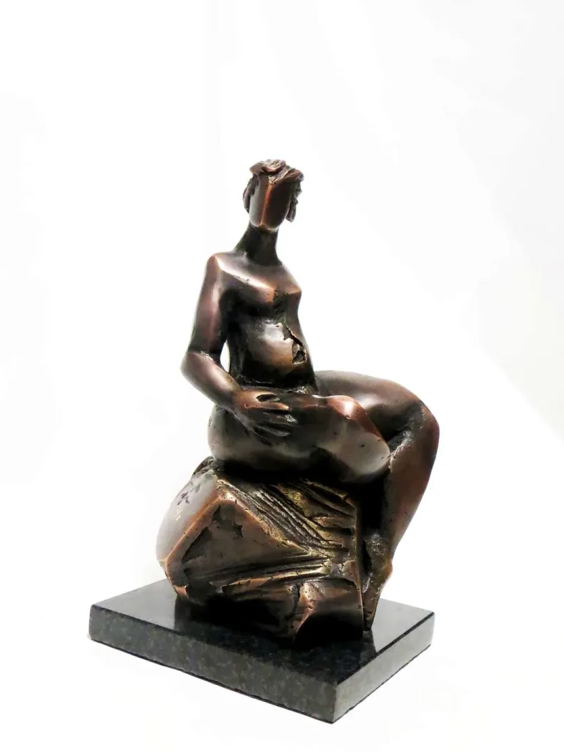 AZİMET KARAMAN — “isimsiz”, 2020 "isimsiz" eseri AZİMET KARAMAN tarafından 2020 yılında 24x11x12 cm ölçülerinde Bronz tekniği ile yapılmıştır.