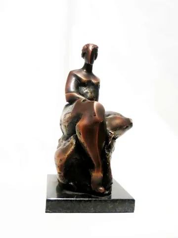 "isimsiz" eseri AZİMET KARAMAN tarafından 2020 yılında 24x13x14 cm ölçülerinde Bronz tekniği ile yapılmıştır.