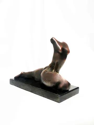 "isimsiz" eseri AZİMET KARAMAN tarafından 2020 yılında 17x9x22 cm ölçülerinde Bronz tekniği ile yapılmıştır.