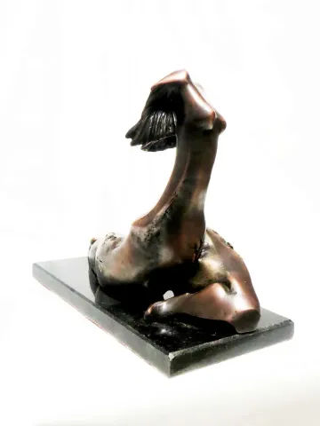 "isimsiz" eseri AZİMET KARAMAN tarafından 2020 yılında 23x13x32 cm ölçülerinde Bronz tekniği ile yapılmıştır.