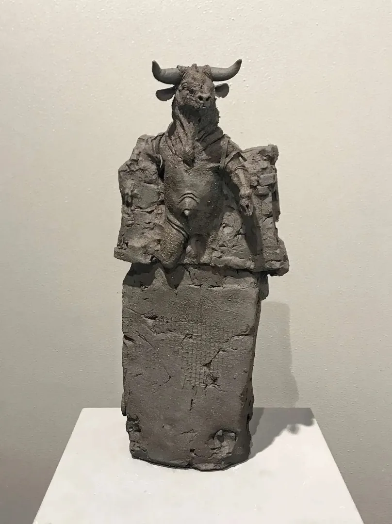 yakınlaştır "Kurtuluş I" eseri BUĞRA ÖZER tarafından 39x17x16 cm ölçülerinde Stoneware Kil Serbest elle şekillendirme 1260°C tekniği ile yapılmıştır.
