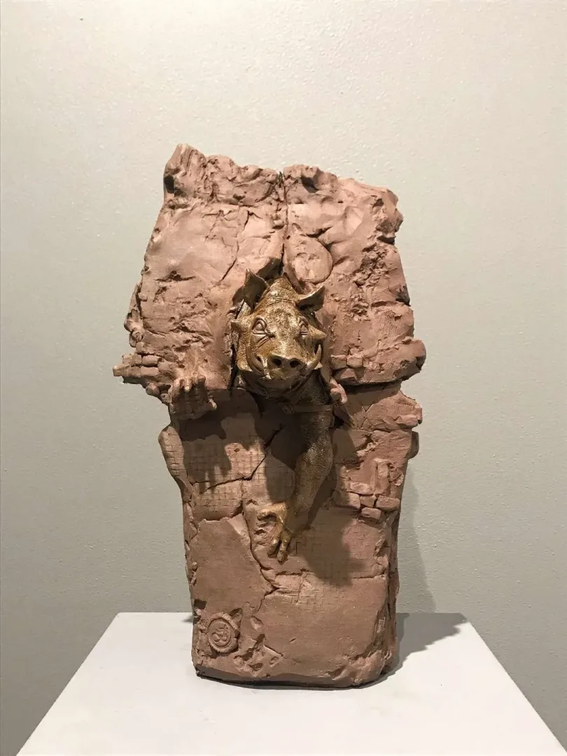yakınlaştır "Doğum" eseri BUĞRA ÖZER tarafından 34x21x20 cm ölçülerinde Serbest Elle Şekillendirme Stoneware Kil 1220°C tekniği ile yapılmıştır.