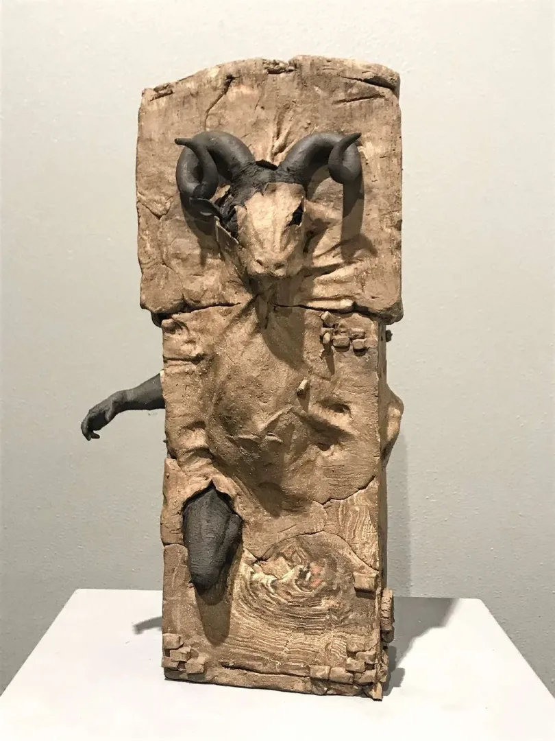 yakınlaştır "Varoluş II" eseri BUĞRA ÖZER tarafından 32x17x15 cm ölçülerinde Serbest Elle Şekillendirme Stoneware Kil 1150°C tekniği ile yapılmıştır.