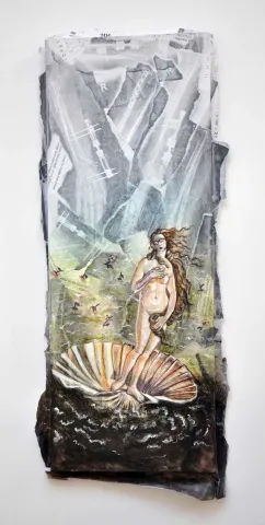 "Kırık Venüs" eseri DENİZ ONUR ERMAN tarafından 2020 yılında 57x23 cm ölçülerinde Ahşap panel üzeri kolaj ve karışık boyar malzeme tekniği ile yapılmıştır.
