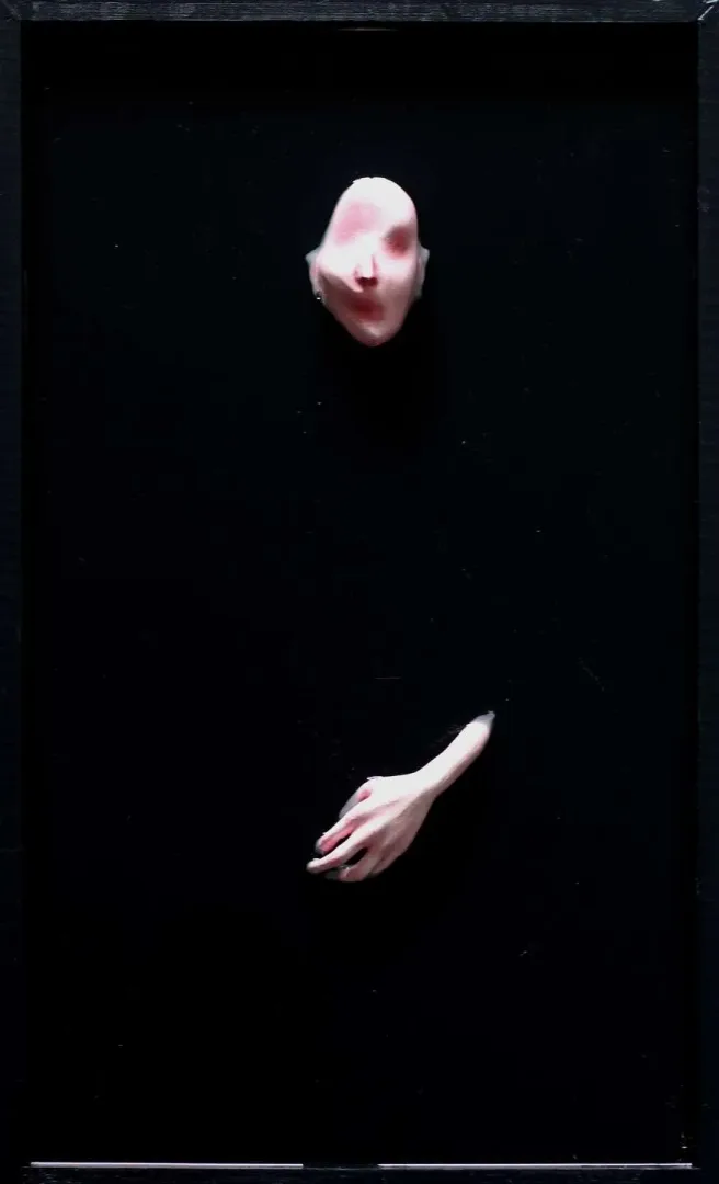 DUYGU AYDOĞAN — “İsimsiz”, 2020 "İsimsiz" eseri DUYGU AYDOĞAN tarafından 2020 yılında 50x30x6 cm ölçülerinde epoksi reçine polimer kil alçı akrilik tekniği ile yapılmıştır.