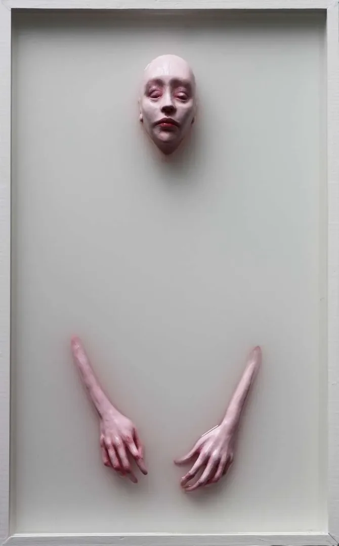 DUYGU AYDOĞAN — “İsimsiz”, 2020 "İsimsiz" eseri DUYGU AYDOĞAN tarafından 2020 yılında 50x30x6 cm ölçülerinde epoksi reçine polimer kil alçı akrilik tekniği ile yapılmıştır.