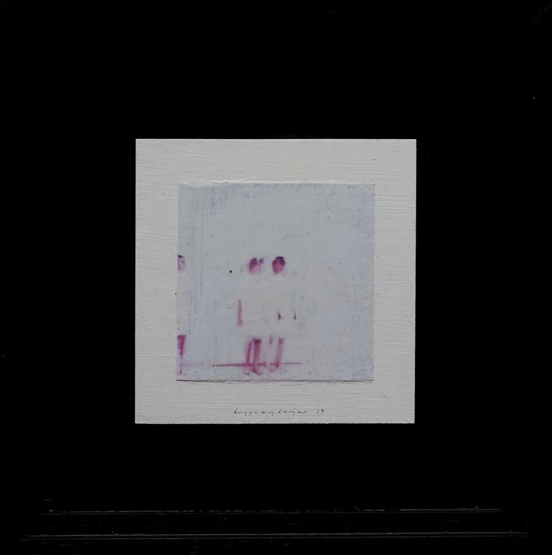 DUYGU AYDOĞAN — “İsimsiz”, 2019 "İsimsiz" eseri DUYGU AYDOĞAN tarafından 2019 yılında 10x10 cm ölçülerinde MDF üzeri transfer ve akrilik tekniği ile yapılmıştır.