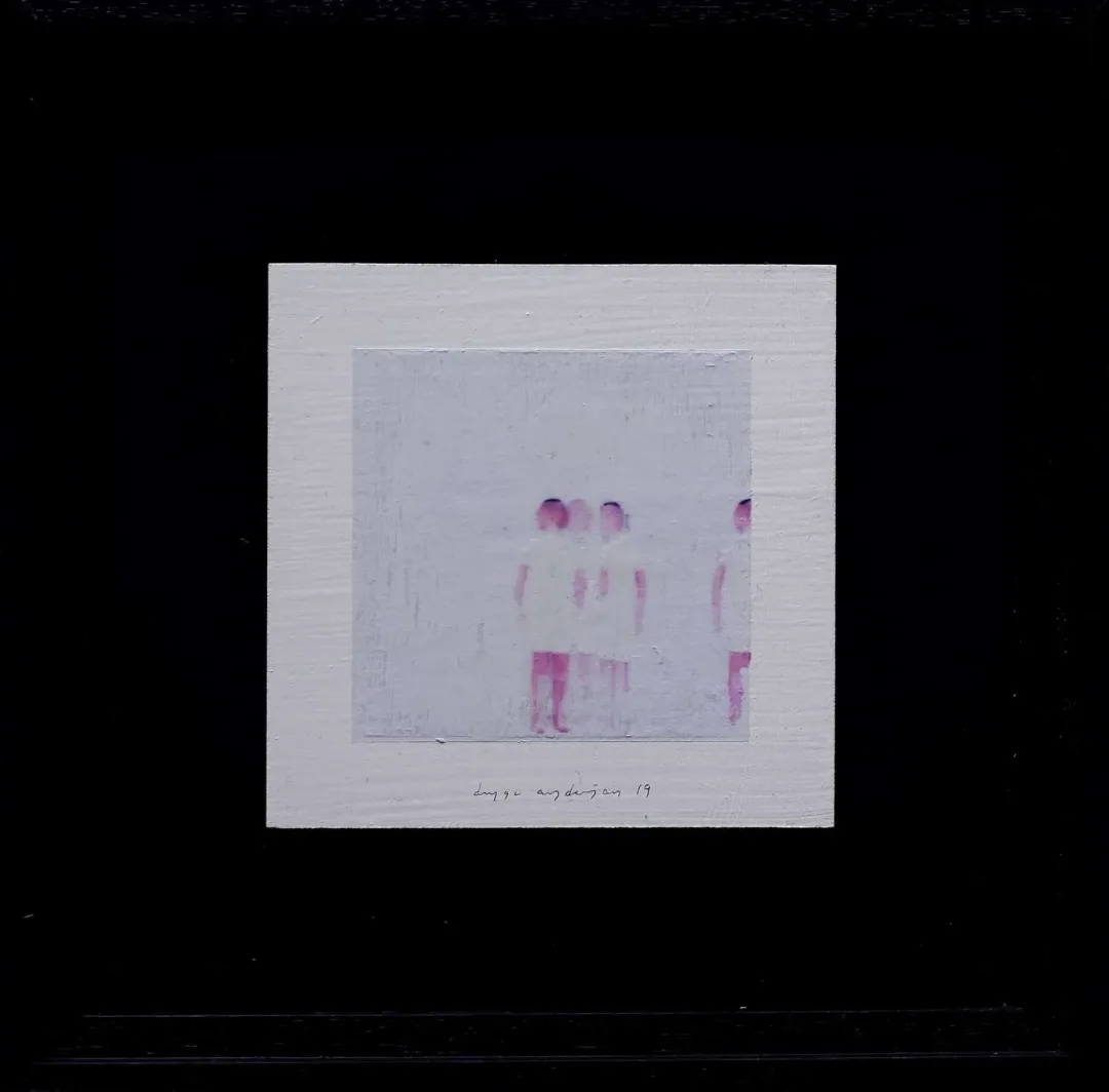 DUYGU AYDOĞAN — “İsimsiz”, 2019 "İsimsiz" eseri DUYGU AYDOĞAN tarafından 2019 yılında 10x10 cm ölçülerinde MDF üzeri transfer ve akrilik tekniği ile yapılmıştır.