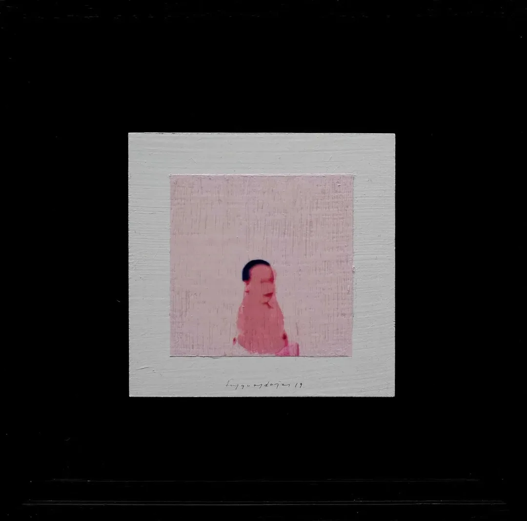 DUYGU AYDOĞAN — “İsimsiz”, 2019 "İsimsiz" eseri DUYGU AYDOĞAN tarafından 2019 yılında 10x10 cm ölçülerinde MDF üzeri transfer ve akrilik tekniği ile yapılmıştır.