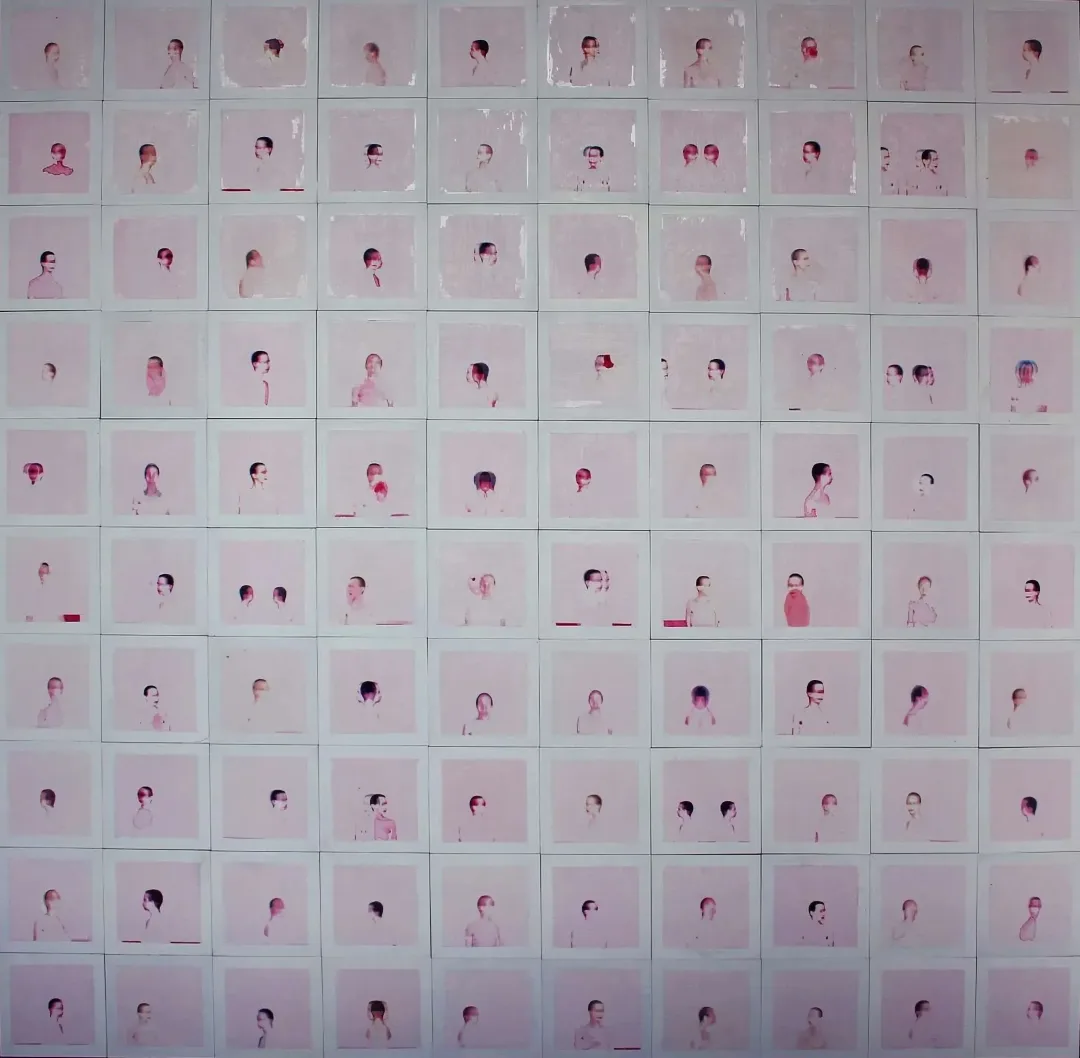 DUYGU AYDOĞAN — “İsimsiz”, 2019 "İsimsiz" eseri DUYGU AYDOĞAN tarafından 2019 yılında 100x100 cm ölçülerinde 100 adet mdf üzeri akrilik ve transfer tekniği ile yapılmıştır.