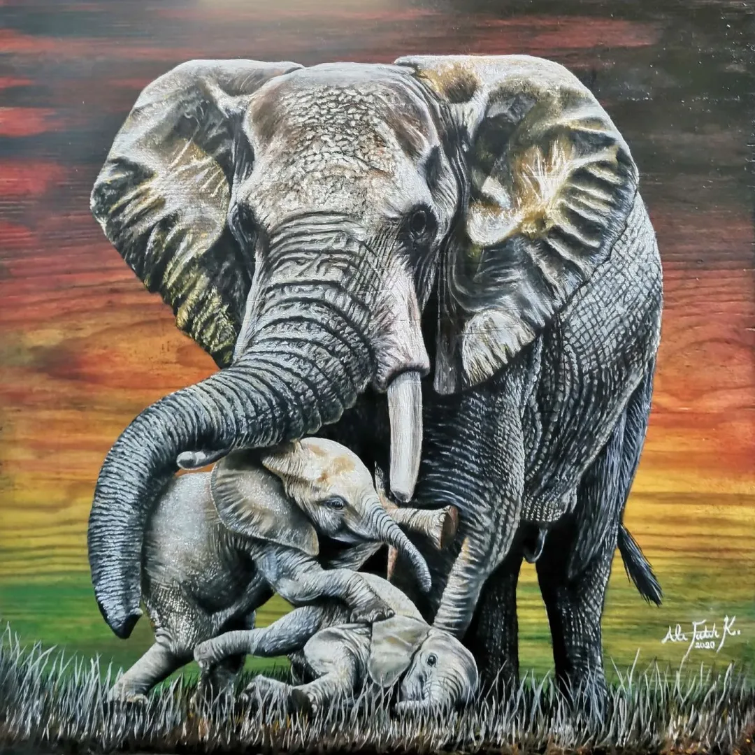 "Aile Serisi" eseri ALİ FATİH KÜÇÜKOSMANOĞLU tarafından 2020 yılında 40x40 cm ölçülerinde Ahşap üzeri yağlı boya + epoksi tekniği ile yapılmıştır.